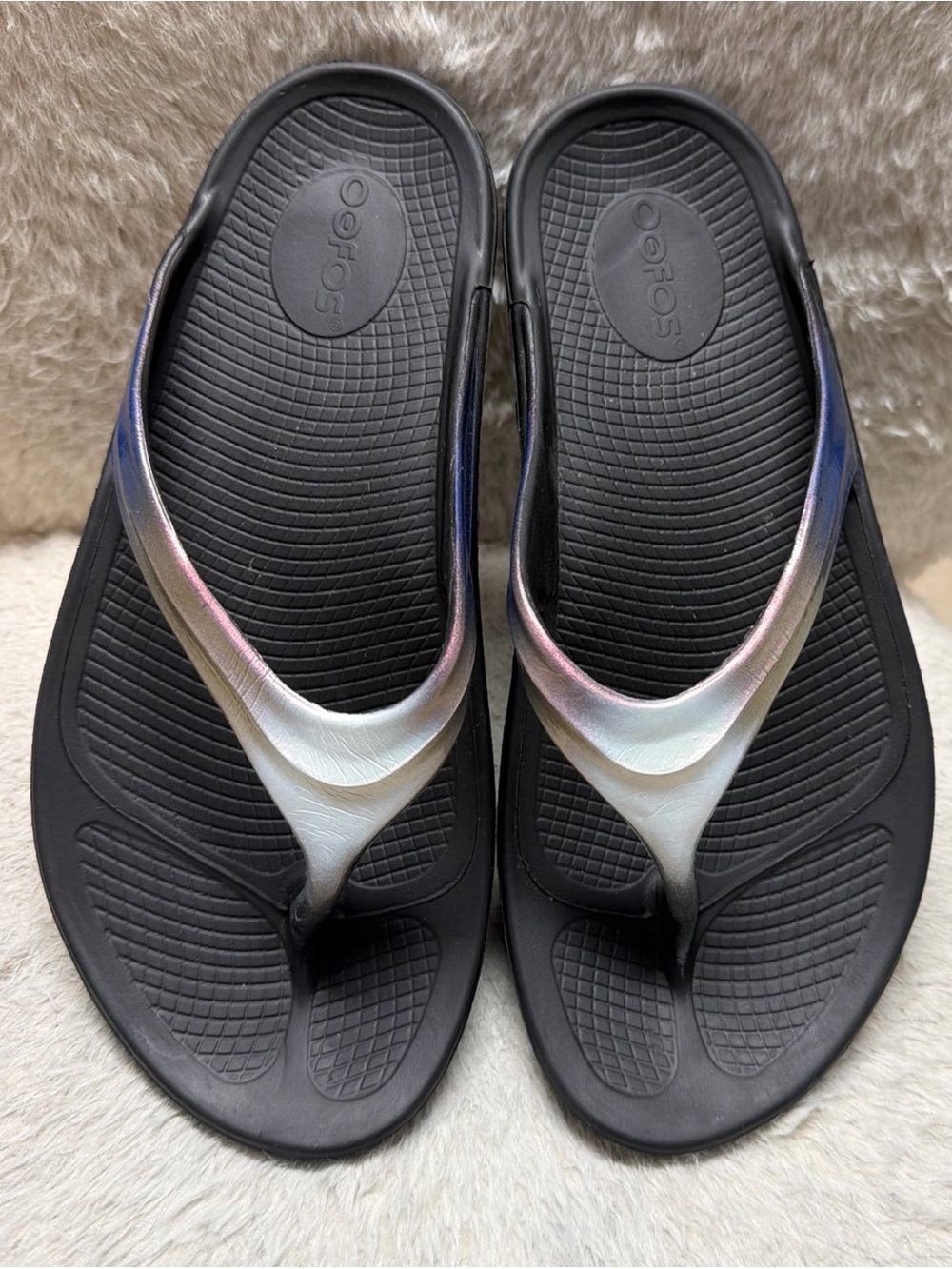 OOFOS Women's size 10 Black Sandals with Iridescent Straps EUC